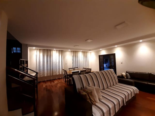 Casa com 250m² 4 quartos e 2 banheiros, à venda, no bairro Urbanova em São José dos Campos