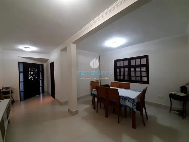 Casa com 250m² 4 quartos e 2 banheiros, à venda, no bairro Urbanova em São José dos Campos