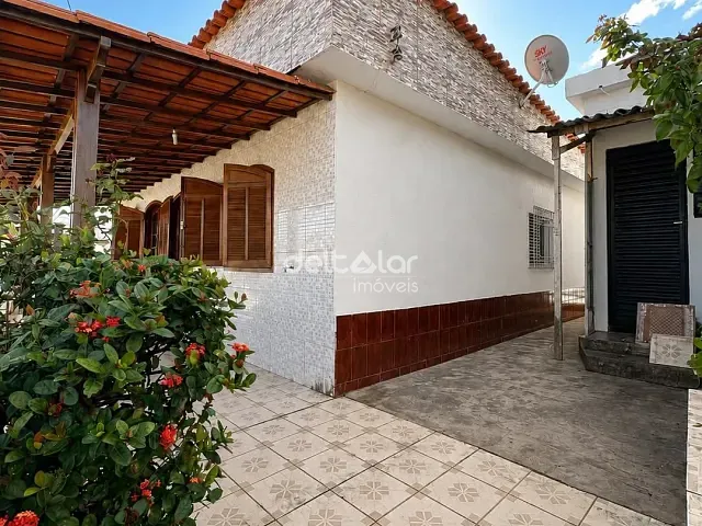 Casa com 110m² 3 quartos e 1 banheiro, para alugar, no bairro Planalto em Belo Horizonte