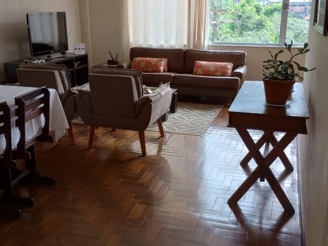 Casa com 320m² 3 quartos e 1 banheiro, à venda, no bairro Quarteirão Brasileiro em Petrópolis