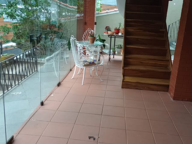 Casa com 320m² 3 quartos e 1 banheiro, à venda, no bairro Quarteirão Brasileiro em Petrópolis