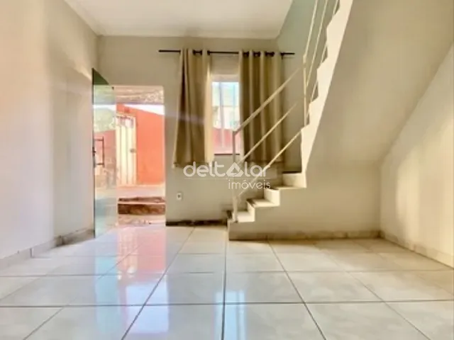 Casa com 95m² 2 quartos e 1 banheiro, para alugar, no bairro Juliana em Belo Horizonte