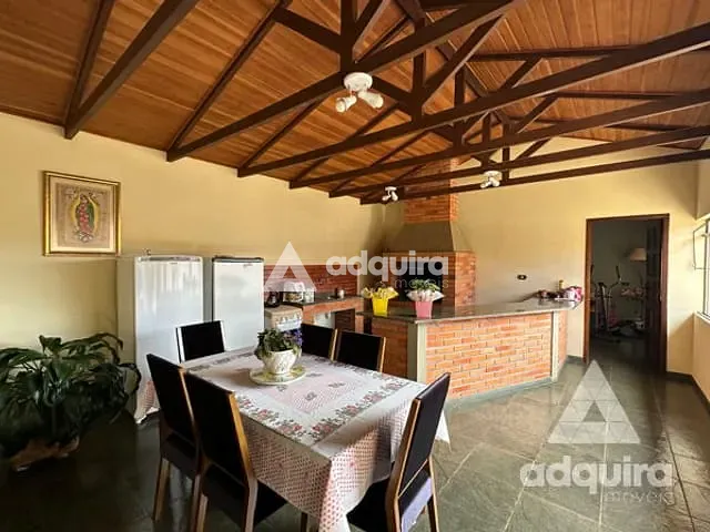 Casa com 462m², à venda, no bairro Centro em Ponta Grossa
