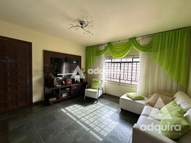 Casa com 462m², à venda, no bairro Centro em Ponta Grossa