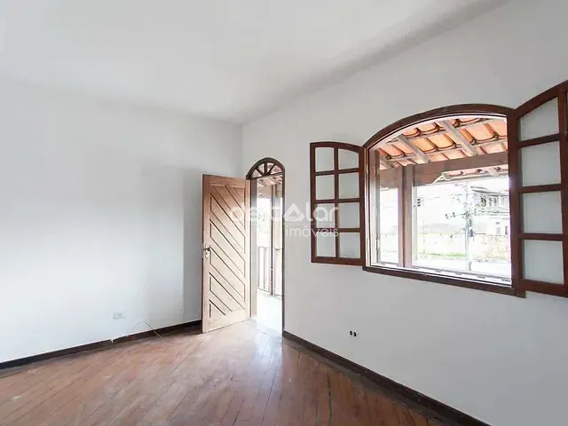 Casa com 200m² 4 quartos e 2 banheiros, para alugar, no bairro Mantiqueira em Belo Horizonte
