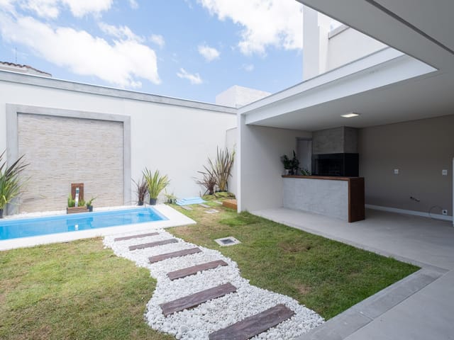 Casa com 300m² 3 quartos e 4 banheiros, à venda, no bairro Três Vendas em Pelotas