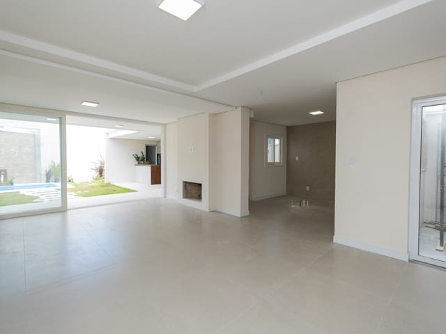 Casa com 300m² 3 quartos e 4 banheiros, à venda, no bairro Três Vendas em Pelotas