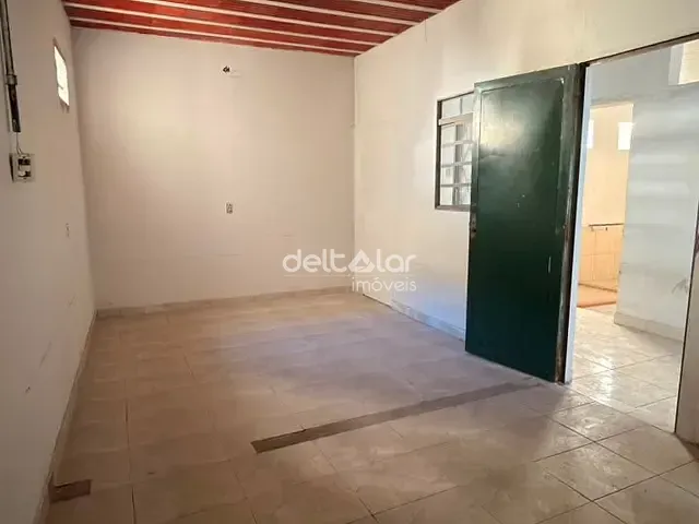 Casa com 60m², para alugar, no bairro Candelária em Belo Horizonte