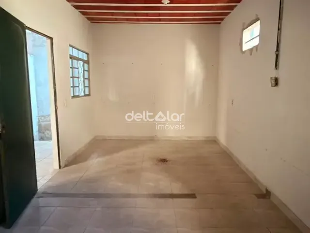 Casa com 60m², para alugar, no bairro Candelária em Belo Horizonte