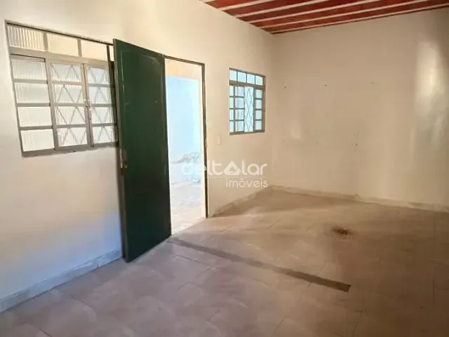 Casa com 60m², para alugar, no bairro Candelária em Belo Horizonte