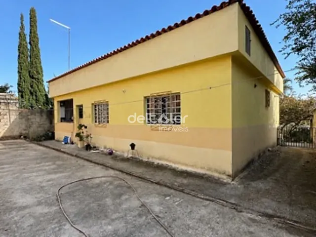 Casa com 607m² 3 quartos e 1 banheiro, à venda, no bairro Céu Azul em Belo Horizonte