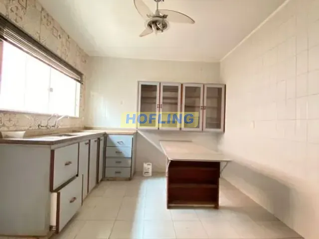 Casa com 400m² 4 quartos e 3 banheiros, à venda, no bairro Vila Operária em Rio Claro