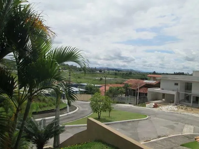 Casa com 1000m² 4 quartos e 4 banheiros, à venda ou para alugar, no bairro Urbanova em São José Dos Campos