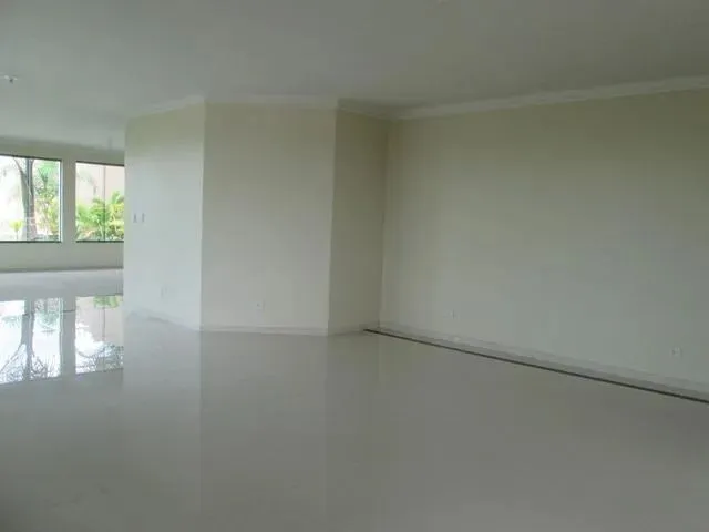 Casa com 1000m² 4 quartos e 4 banheiros, à venda ou para alugar, no bairro Urbanova em São José Dos Campos