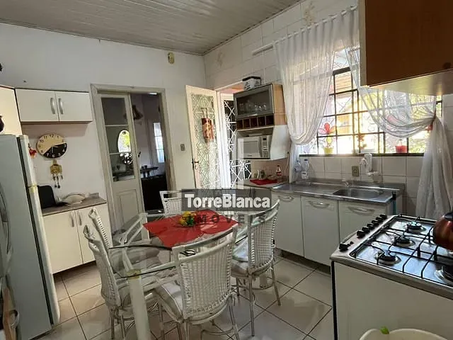 Casa com 165m² 4 quartos e 2 banheiros, à venda, no bairro Centro em Ponta Grossa