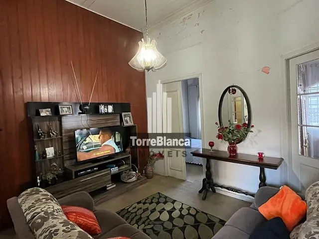 Casa com 165m² 4 quartos e 2 banheiros, à venda, no bairro Centro em Ponta Grossa
