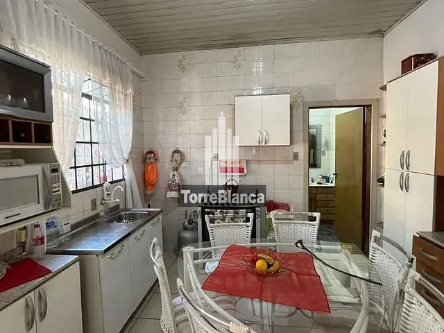 Casa com 165m² 4 quartos e 2 banheiros, à venda, no bairro Centro em Ponta Grossa