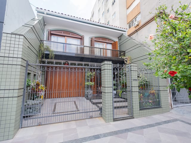 Casa 3 quartos e 5 banheiros, à venda, no bairro Centro em Pelotas