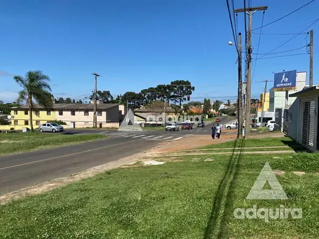 Casa com 495m² 3 quartos e 1 banheiro, à venda, no bairro Uvaranas em Ponta Grossa