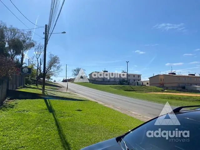 Casa com 495m² 3 quartos e 1 banheiro, à venda, no bairro Uvaranas em Ponta Grossa