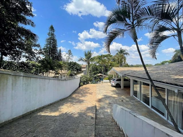 Casa com 2194m² 4 quartos e 6 banheiros, à venda, no bairro Vila Santo Antônio em Cotia