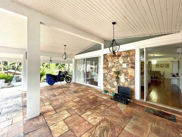 Casa com 2194m² 4 quartos e 6 banheiros, à venda, no bairro Vila Santo Antônio em Cotia