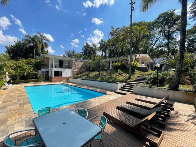 Casa com 2194m² 4 quartos e 6 banheiros, à venda, no bairro Vila Santo Antônio em Cotia