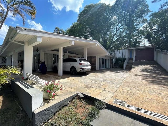 Casa com 2194m² 4 quartos e 6 banheiros, à venda, no bairro Vila Santo Antônio em Cotia