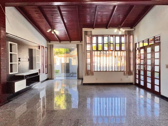 Casa com 420m² 2 quartos e 3 banheiros, à venda, no bairro Flores em Manaus