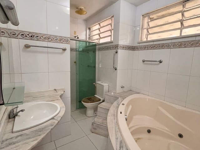 Casa com 420m² 2 quartos e 3 banheiros, à venda, no bairro Flores em Manaus