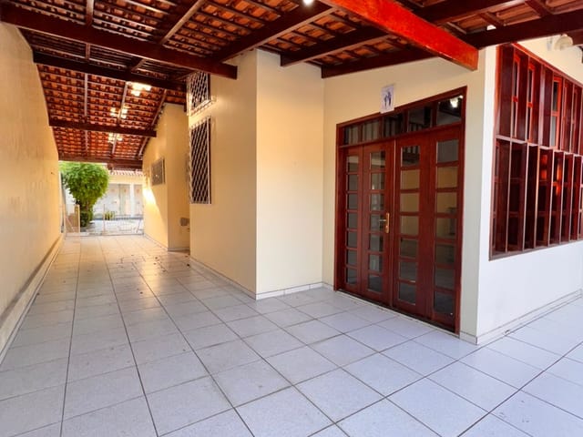 Casa com 420m² 2 quartos e 3 banheiros, à venda, no bairro Flores em Manaus