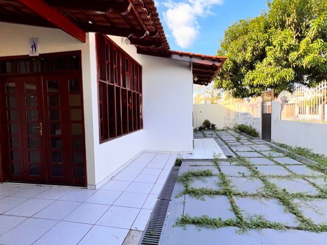 Casa com 420m² 2 quartos e 3 banheiros, à venda, no bairro Flores em Manaus