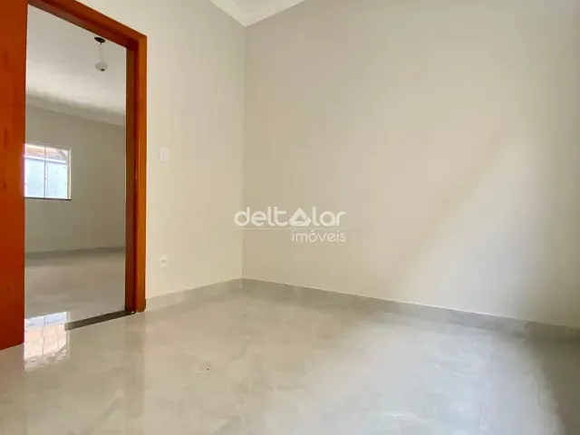Casa com 100m² 3 quartos e 1 banheiro, para alugar, no bairro Europa em Belo Horizonte