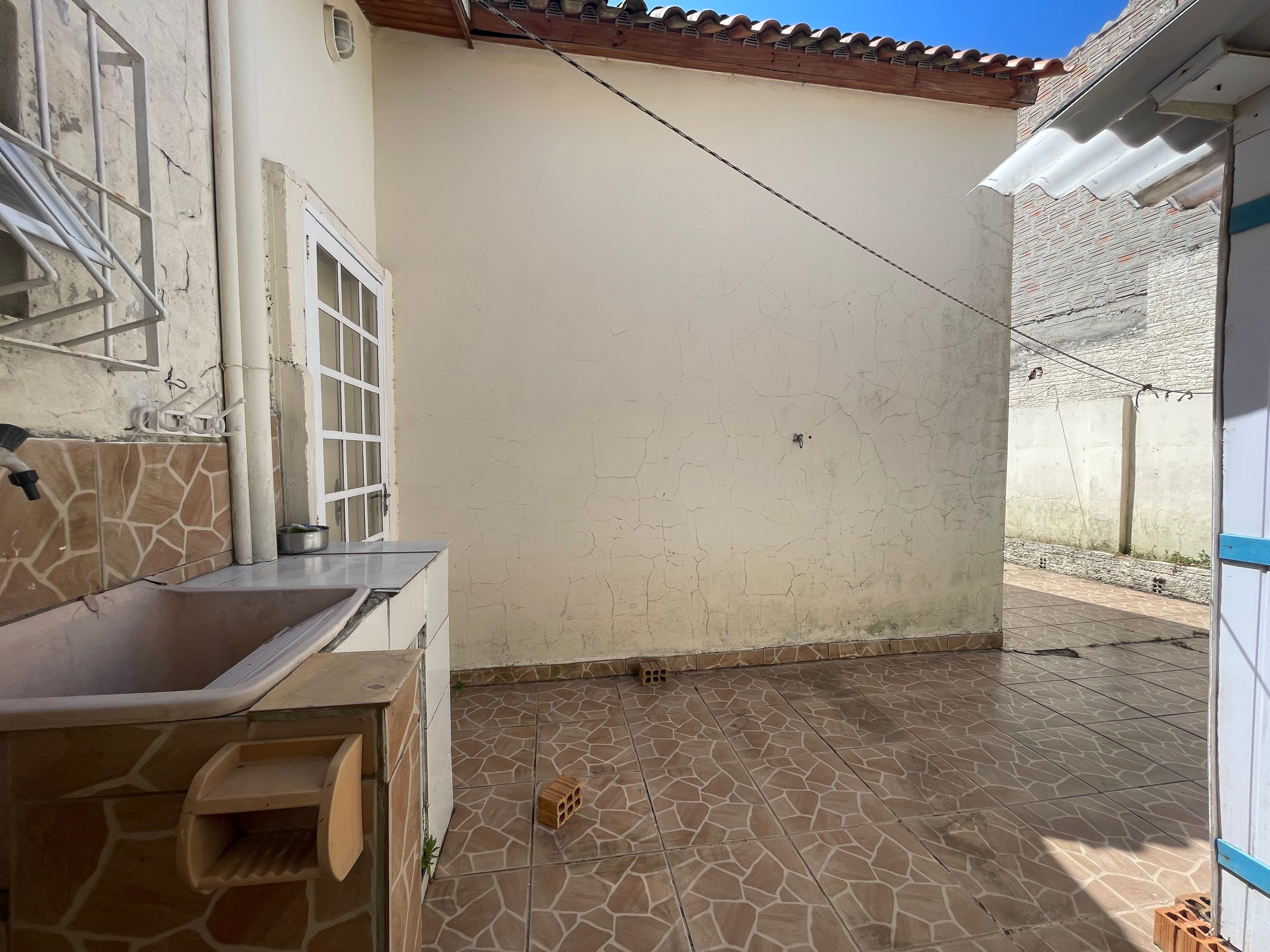 Casa à Venda ou Aluguel no Laranjal em Pelotas RS com 160 m², 3 Quartos, 1 Suíte, Churrasqueira e Garagem Coberta para Maior Conforto - 12