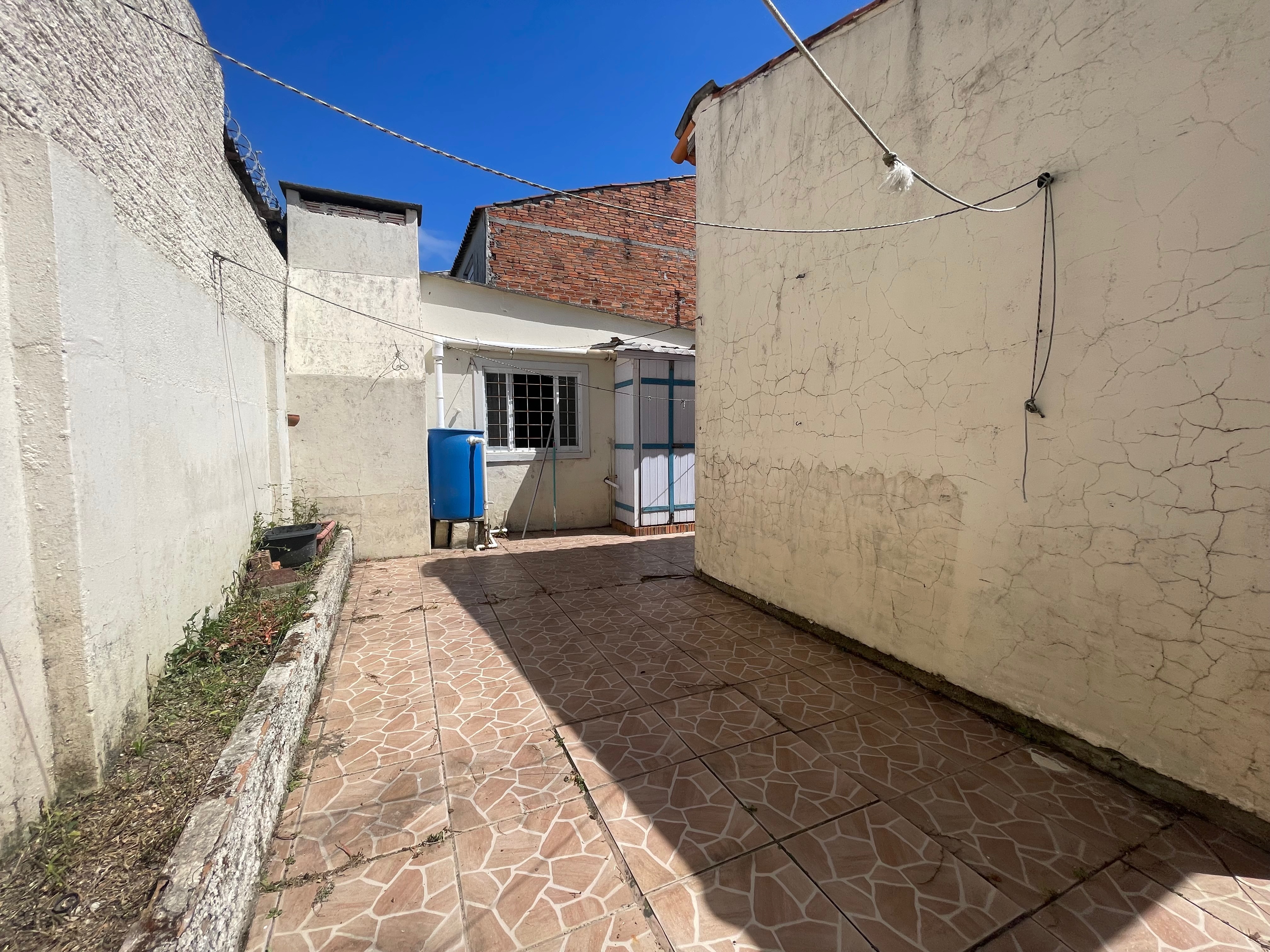 Casa à Venda ou Aluguel no Laranjal em Pelotas RS com 160 m², 3 Quartos, 1 Suíte, Churrasqueira e Garagem Coberta para Maior Conforto - 11