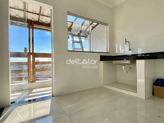 Casa com 75m² 3 quartos e 1 banheiro, para alugar, no bairro Europa em Belo Horizonte