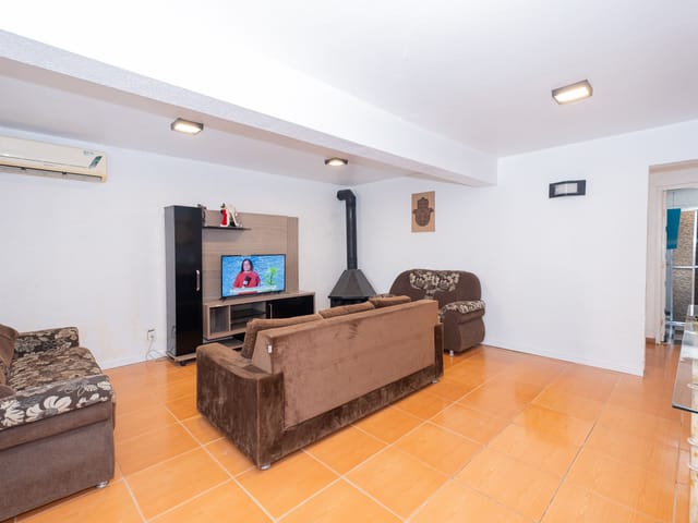 Casa com 300m² 3 quartos e 2 banheiros, à venda, no bairro Laranjal em Pelotas