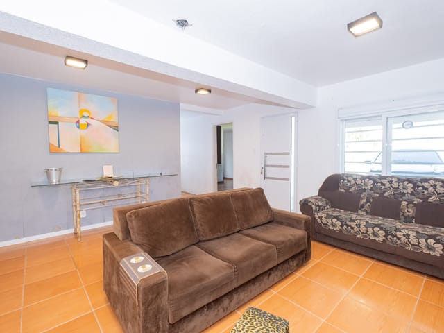 Casa com 300m² 3 quartos e 2 banheiros, à venda, no bairro Laranjal em Pelotas