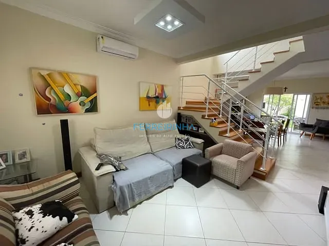 Casa com 252m² 3 quartos e 4 banheiros, à venda, no bairro Urbanova I em São José dos Campos