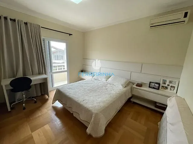 Casa com 252m² 3 quartos e 4 banheiros, à venda, no bairro Urbanova I em São José dos Campos