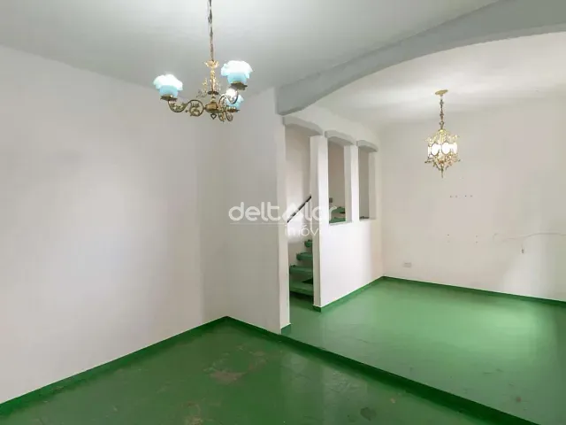 Casa com 60m² 3 quartos e 1 banheiro, para alugar, no bairro Ouro Preto em Belo Horizonte