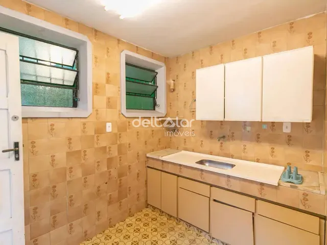 Casa com 60m² 3 quartos e 1 banheiro, para alugar, no bairro Ouro Preto em Belo Horizonte