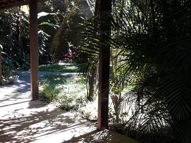 Casa com 3880m² 3 quartos e 1 banheiro, à venda, no bairro Castelanea em Petrópolis