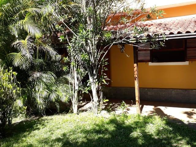 Casa com 3880m² 3 quartos e 1 banheiro, à venda, no bairro Castelanea em Petrópolis