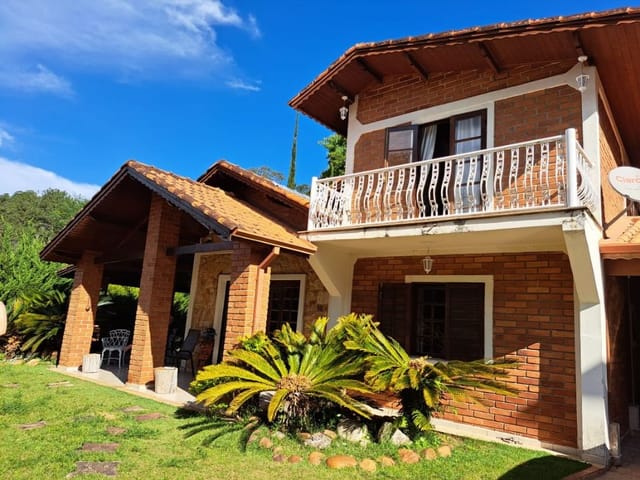 Casa com 1547m² 3 quartos e 4 banheiros, à venda, no bairro Condomínio Meu Recanto em Embu das Artes