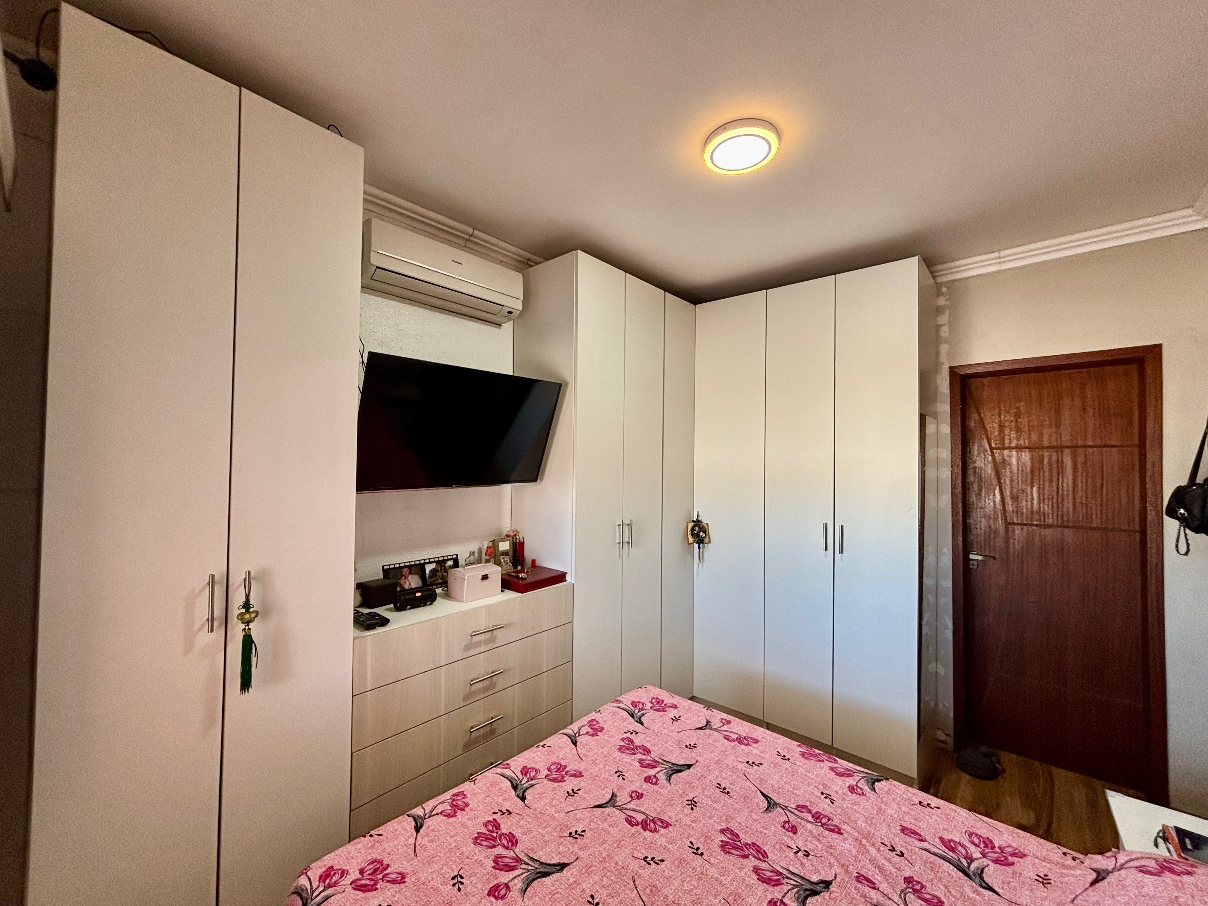 Casa à venda no Fragata, Pelotas - com 148,44 m², 2 quartos (sendo 1 suíte), móveis planejados, lareira e amplo pátio com garagem. - 10