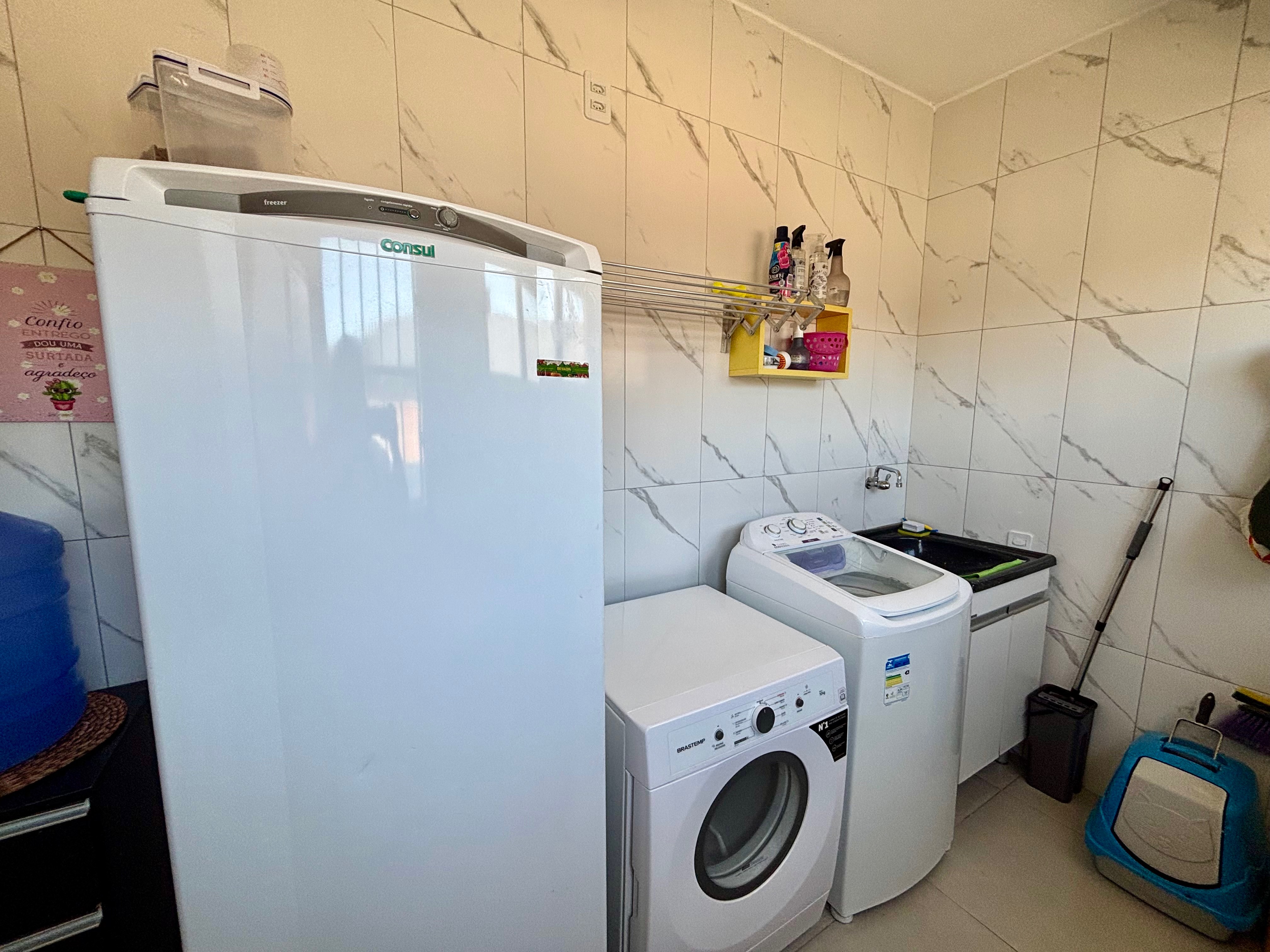 Casa à venda no Fragata, Pelotas - com 148,44 m², 2 quartos (sendo 1 suíte), móveis planejados, lareira e amplo pátio com garagem. - 13