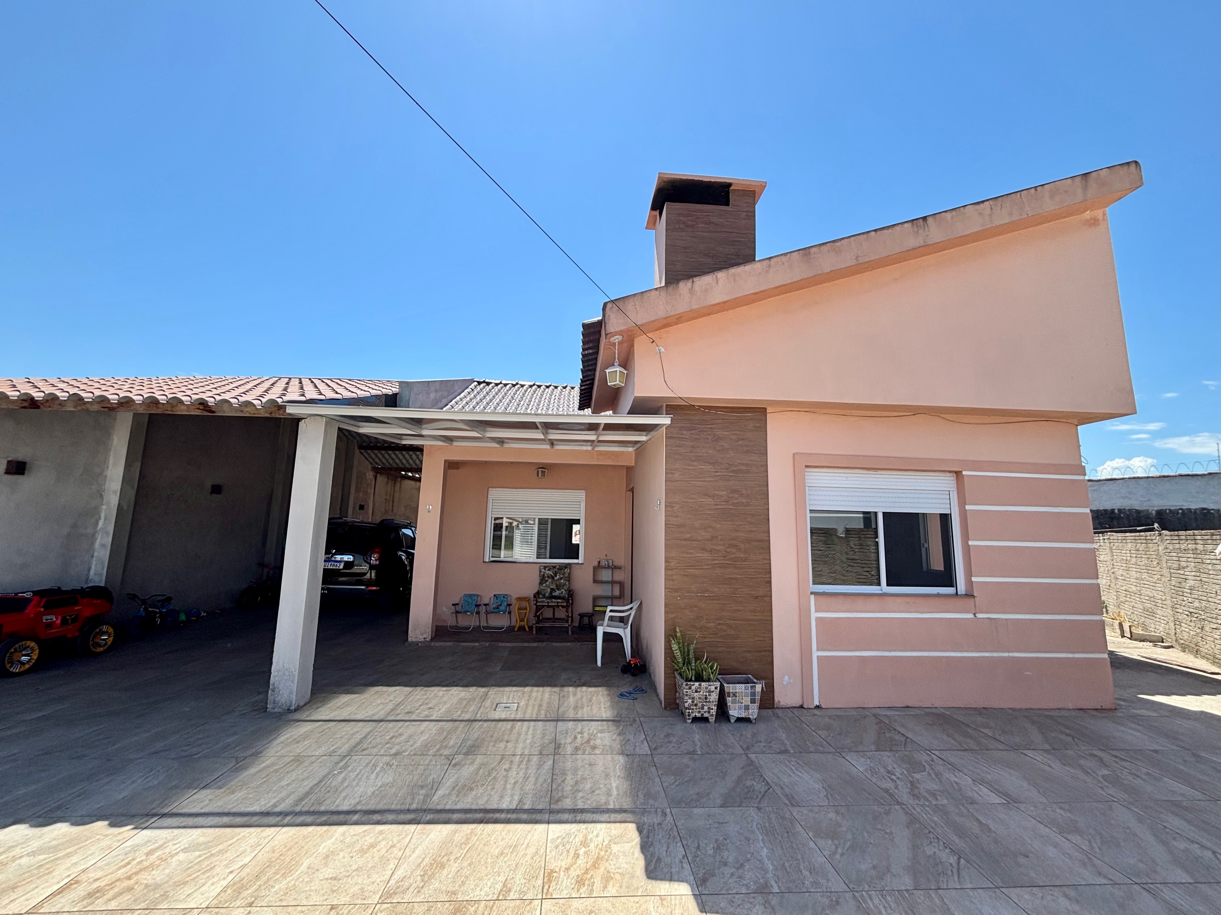 Casa à venda no Fragata, Pelotas - com 148,44 m², 2 quartos (sendo 1 suíte), móveis planejados, lareira e amplo pátio com garagem. - 18