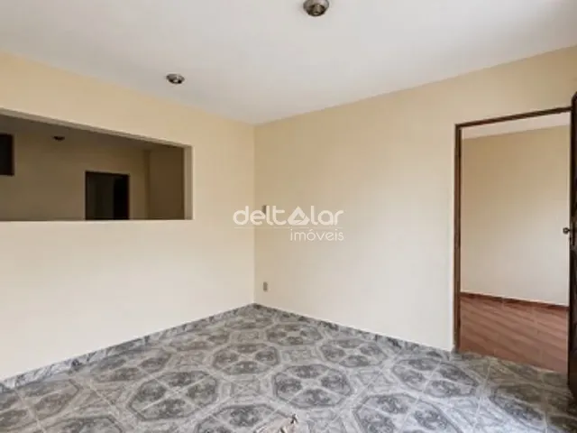 Casa com 60m² 2 quartos e 2 banheiros, para alugar, no bairro Camargos em Belo Horizonte