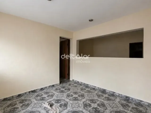 Casa com 60m² 2 quartos e 2 banheiros, para alugar, no bairro Camargos em Belo Horizonte
